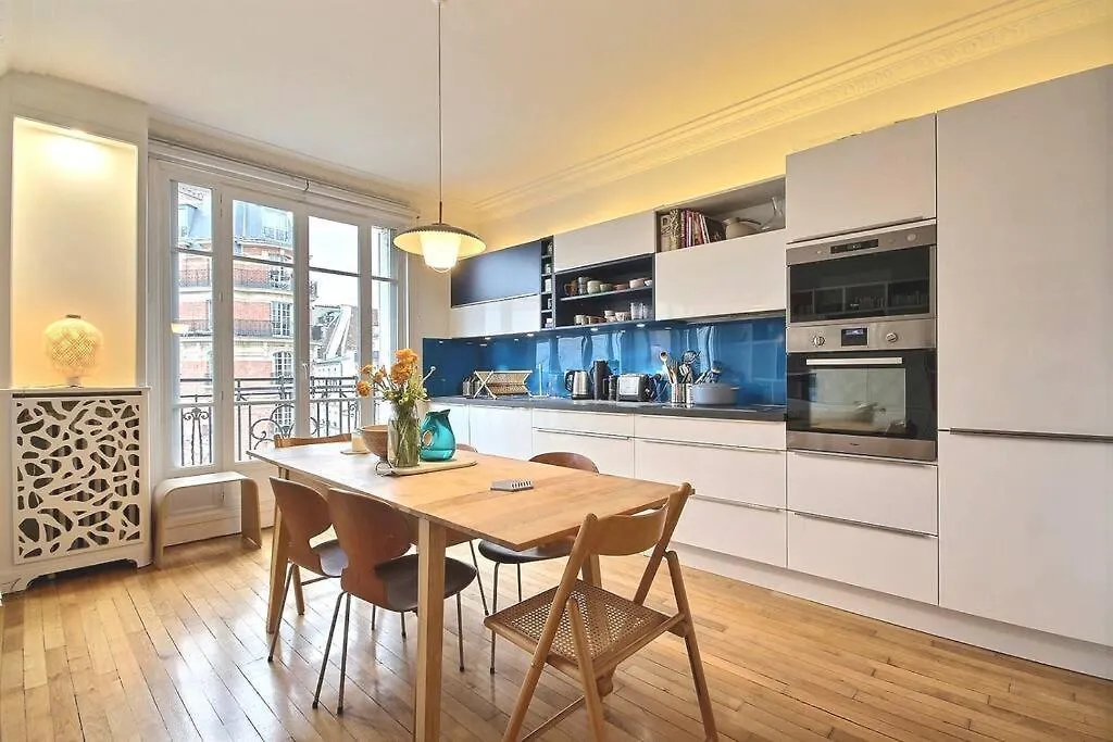 Gambetta Family Pad Apartment Paris